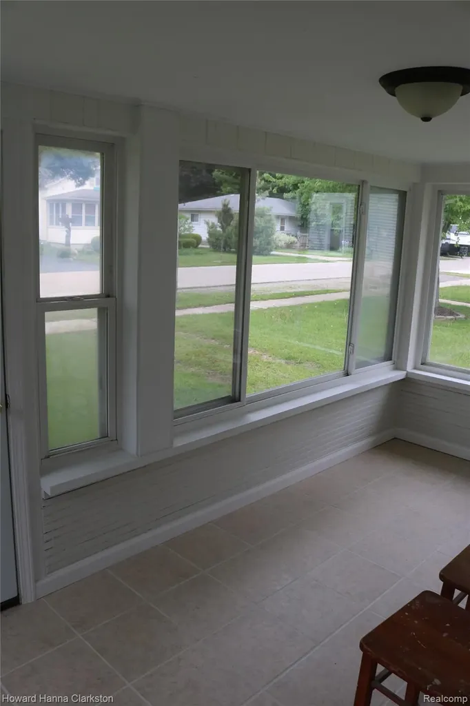 8 Maple Street Oxford Village MI 48371