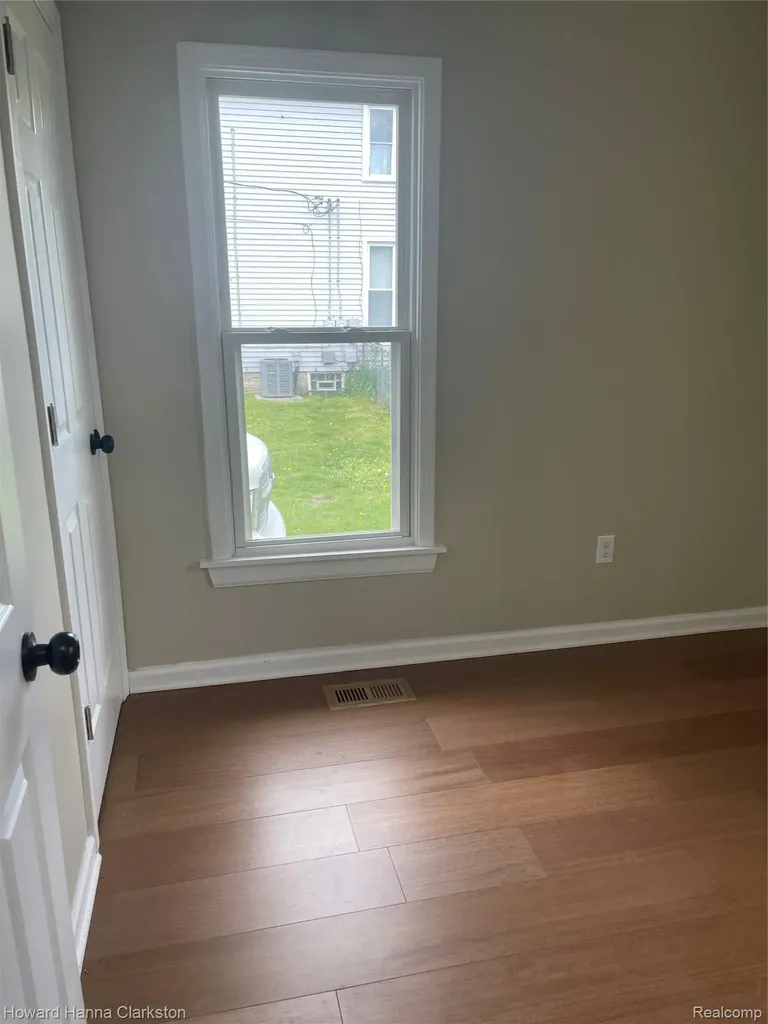 8 Maple Street Oxford Village MI 48371