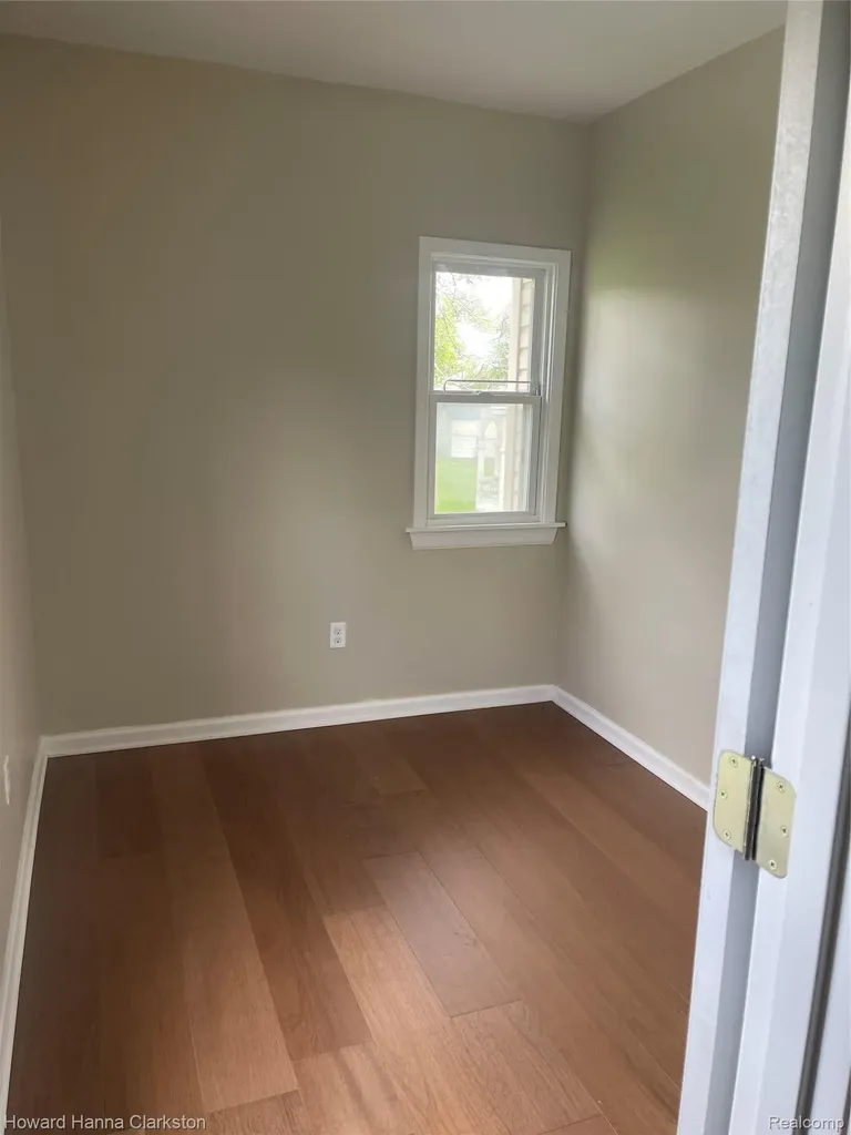 8 Maple Street Oxford Village MI 48371