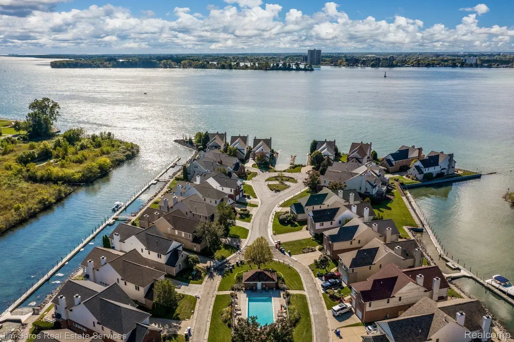 267 Keelson Drive Detroit City MI 48215