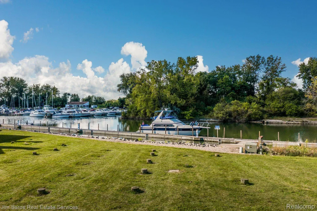 267 Keelson Drive Detroit City MI 48215