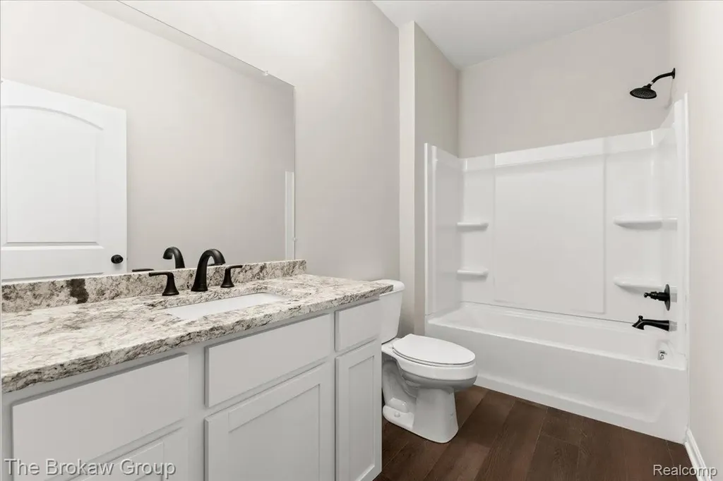 1435 Luxington Drive Lapeer City MI 48446