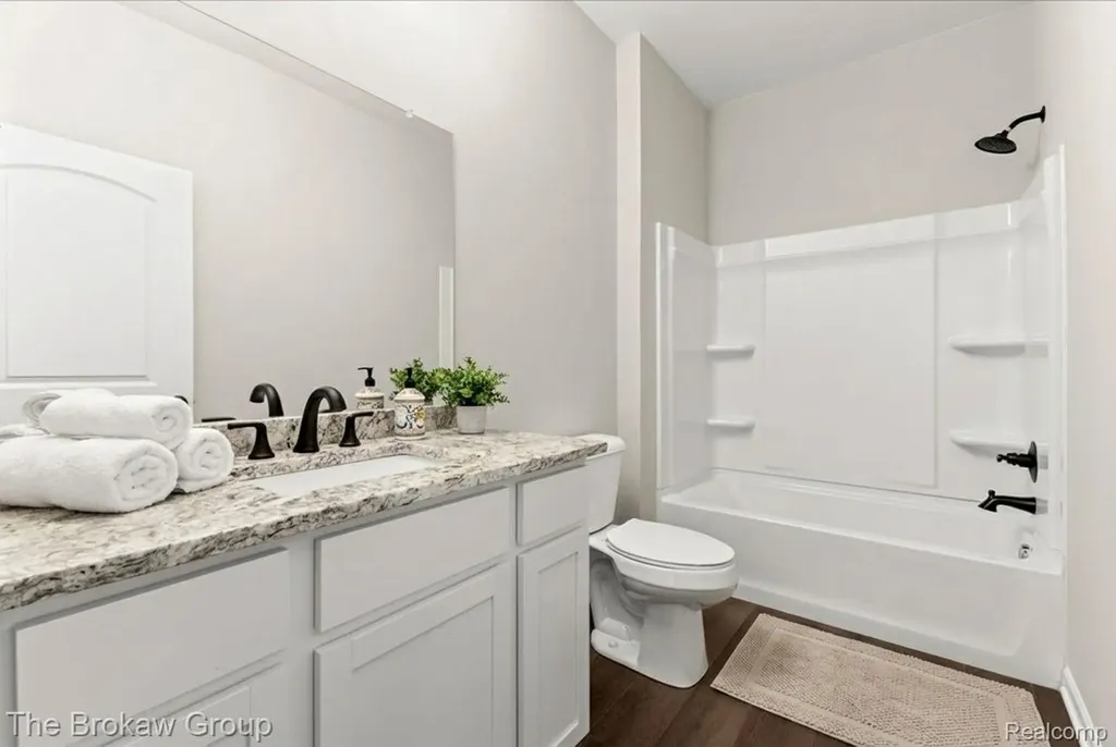 1435 Luxington Drive Lapeer City MI 48446