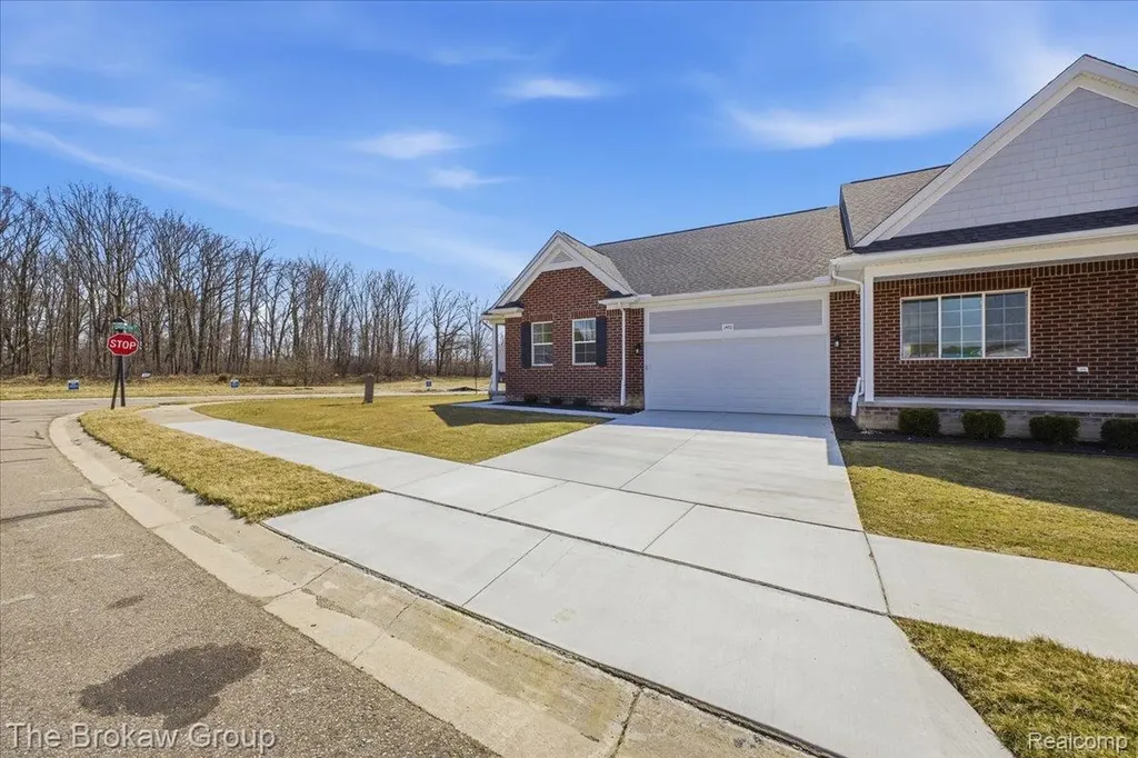 1435 Luxington Drive Lapeer City MI 48446