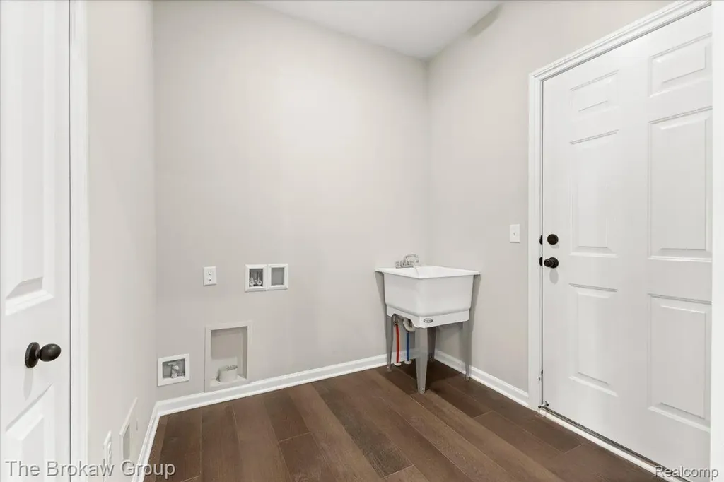 1435 Luxington Drive Lapeer City MI 48446