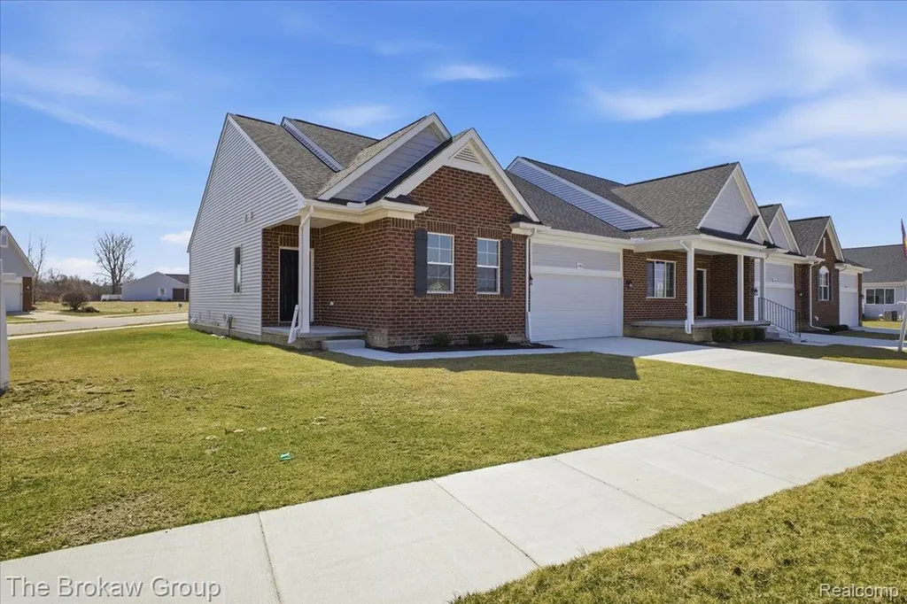 1435 Luxington Drive Lapeer City MI 48446