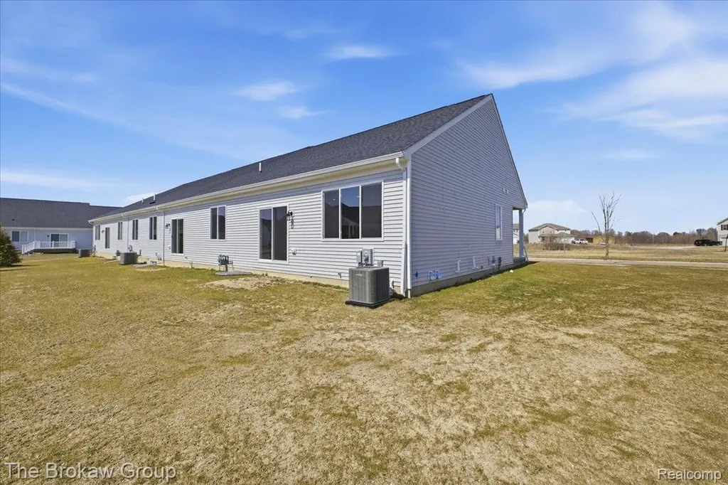 1435 Luxington Drive Lapeer City MI 48446