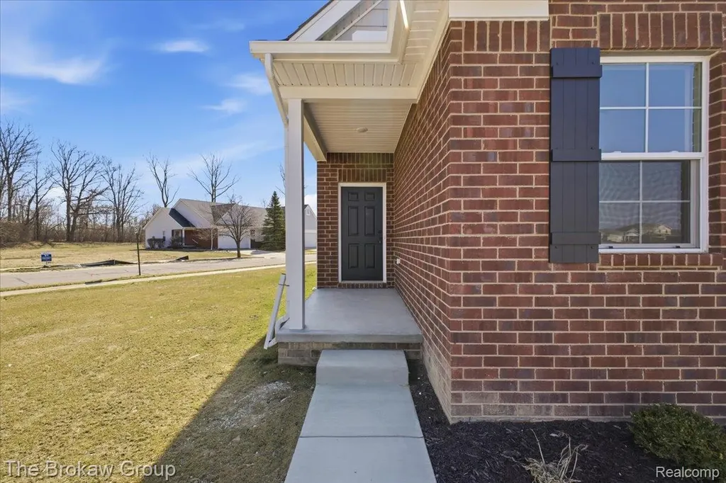 1435 Luxington Drive Lapeer City MI 48446