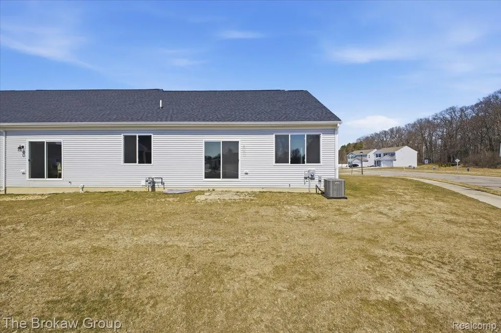 1435 Luxington Drive Lapeer City MI 48446