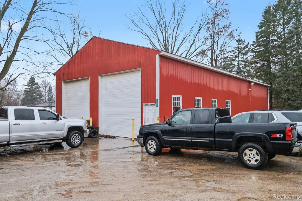 7320 E M 71 Vernon Village MI 48476