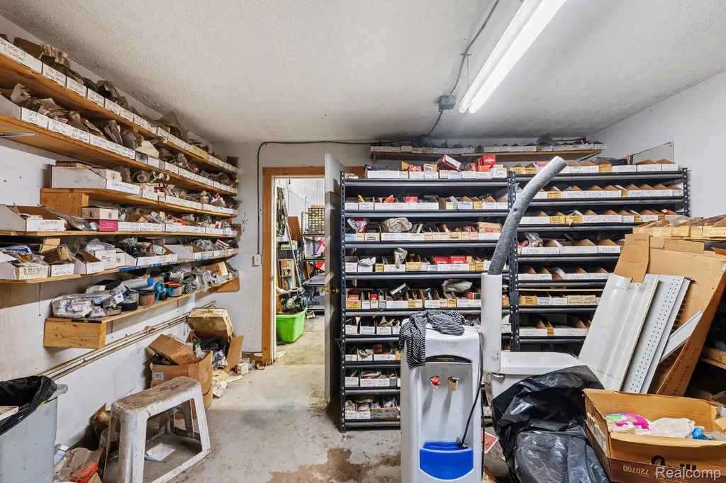 7320 E M 71 Vernon Village MI 48476
