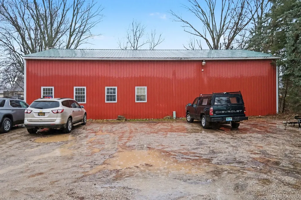 7320 E M 71 Vernon Village MI 48476