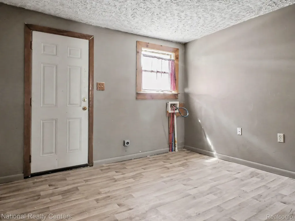 14243 Seymour Road Montrose Charter Township MI 48457
