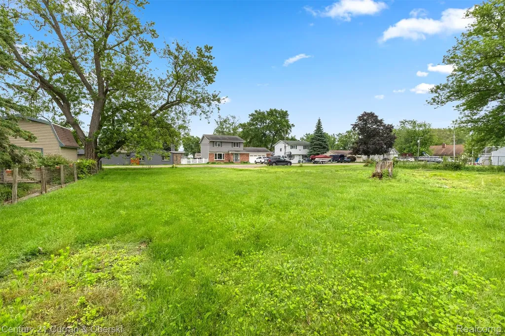 35280 Marcus Drive Rockwood City MI 48173