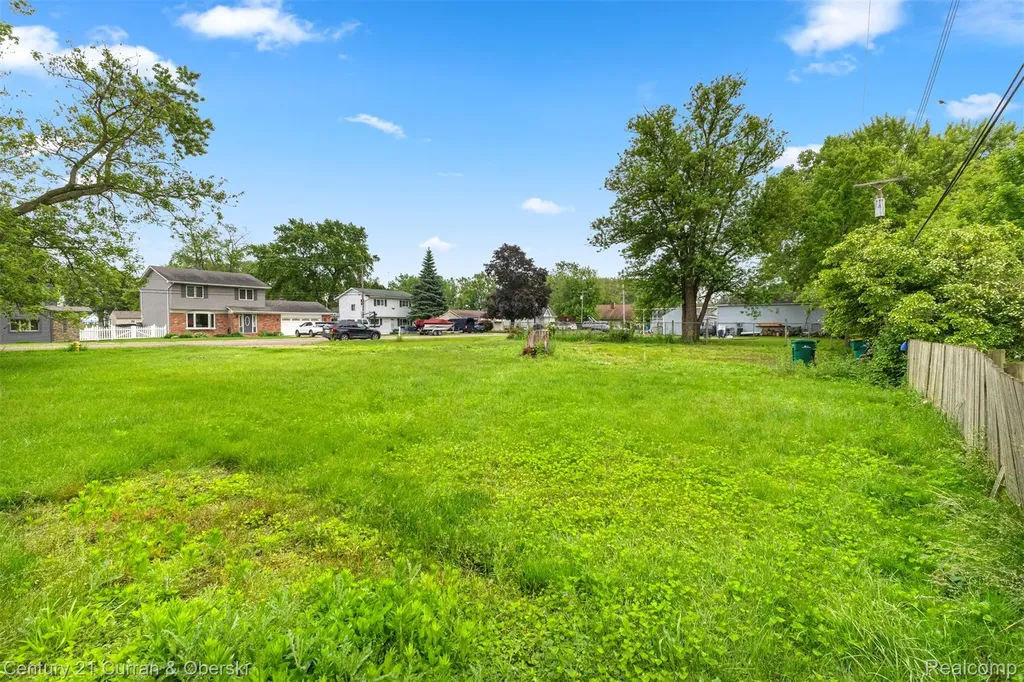 35280 Marcus Drive Rockwood City MI 48173