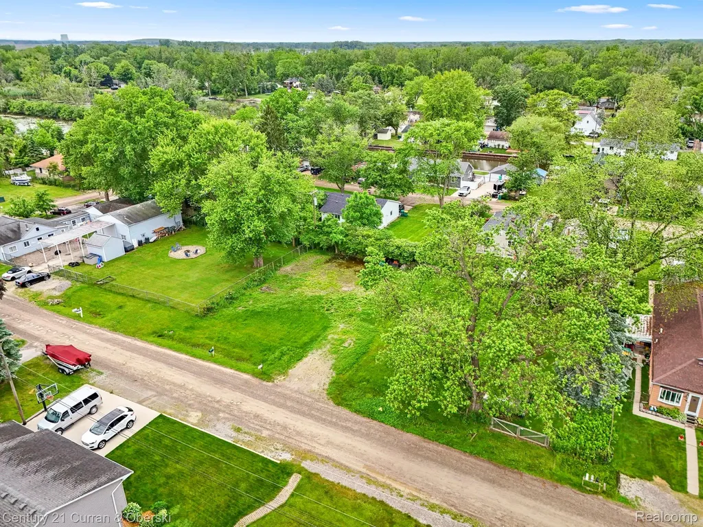35280 Marcus Drive Rockwood City MI 48173