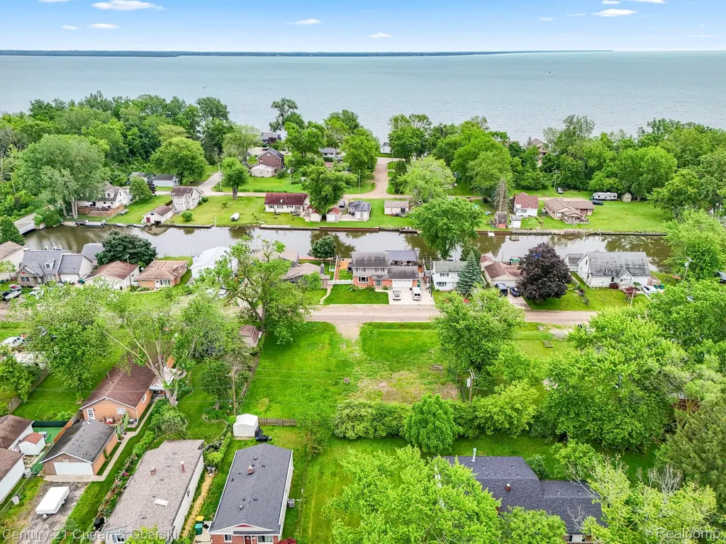 35280 Marcus Drive Rockwood City MI 48173