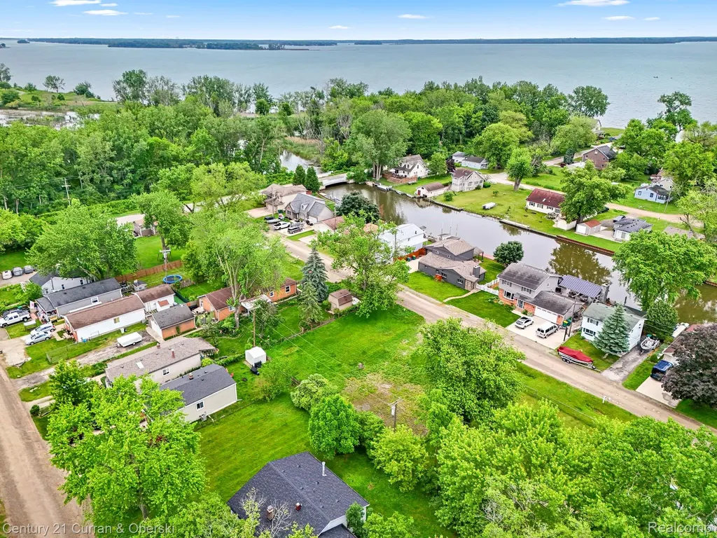 35280 Marcus Drive Rockwood City MI 48173