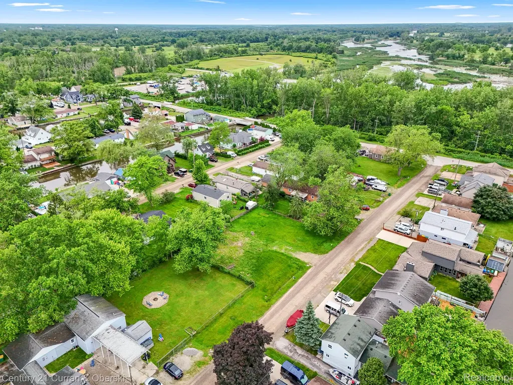 35280 Marcus Drive Rockwood City MI 48173