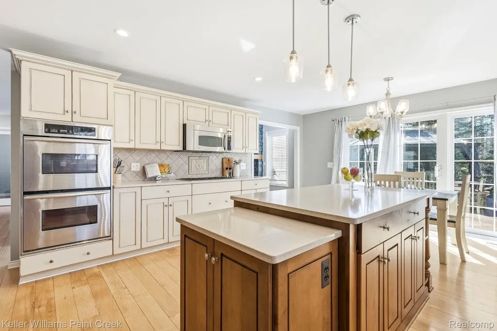 1628 Royal Birkdale Drive W Oxford Charter Township MI 48371