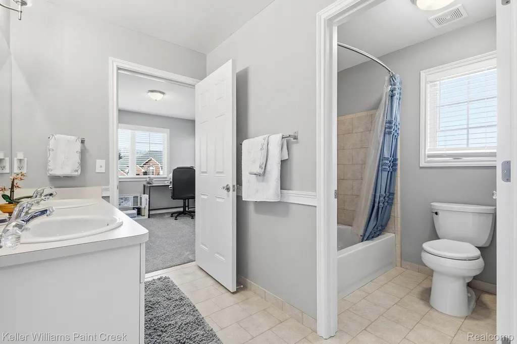 1628 Royal Birkdale Drive W Oxford Charter Township MI 48371