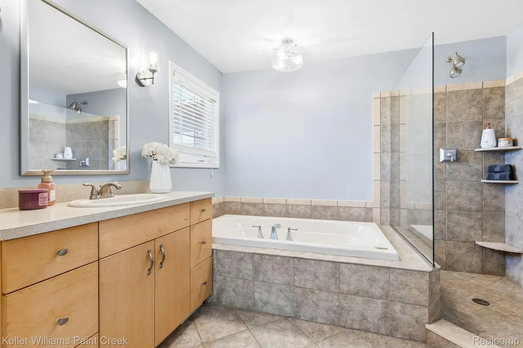 1628 Royal Birkdale Drive W Oxford Charter Township MI 48371