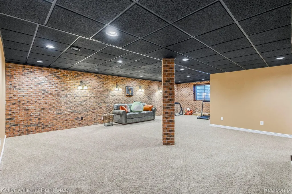 1628 Royal Birkdale Drive W Oxford Charter Township MI 48371