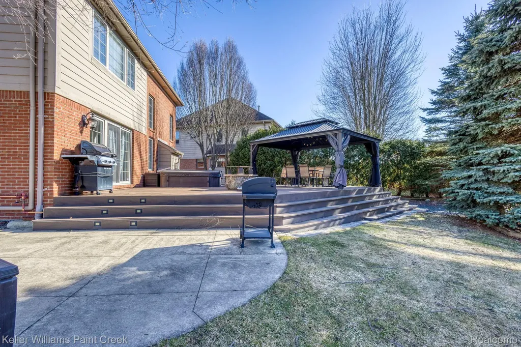 1628 Royal Birkdale Drive W Oxford Charter Township MI 48371