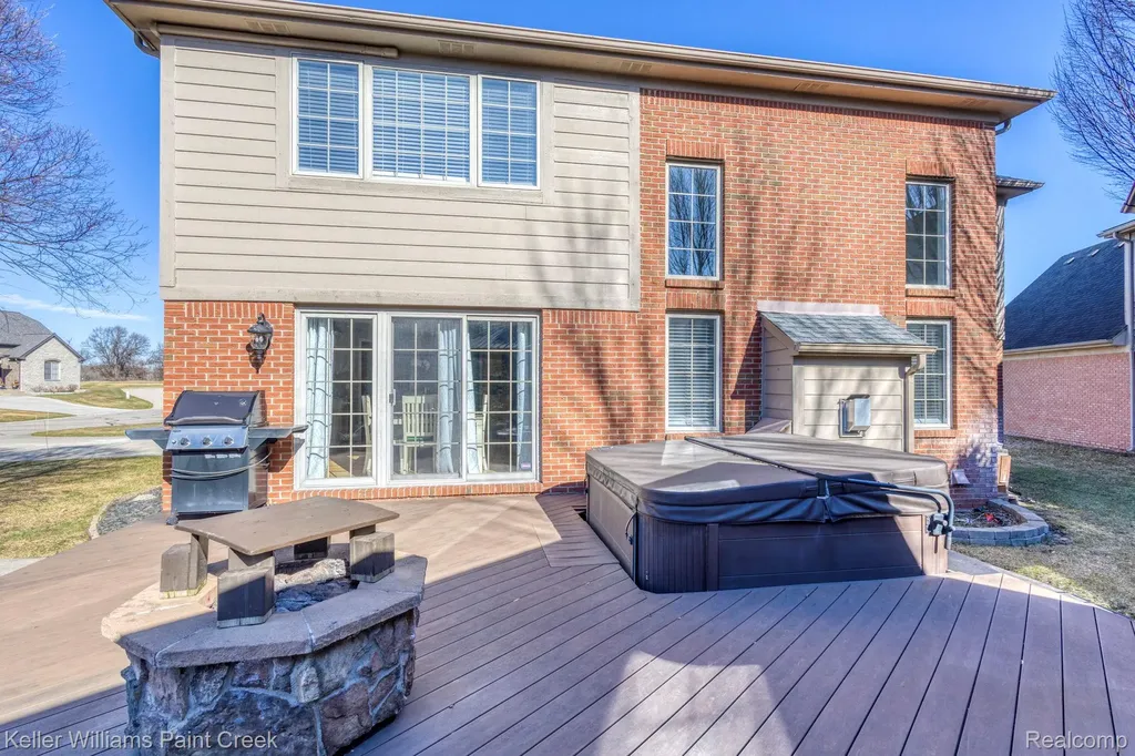 1628 Royal Birkdale Drive W Oxford Charter Township MI 48371