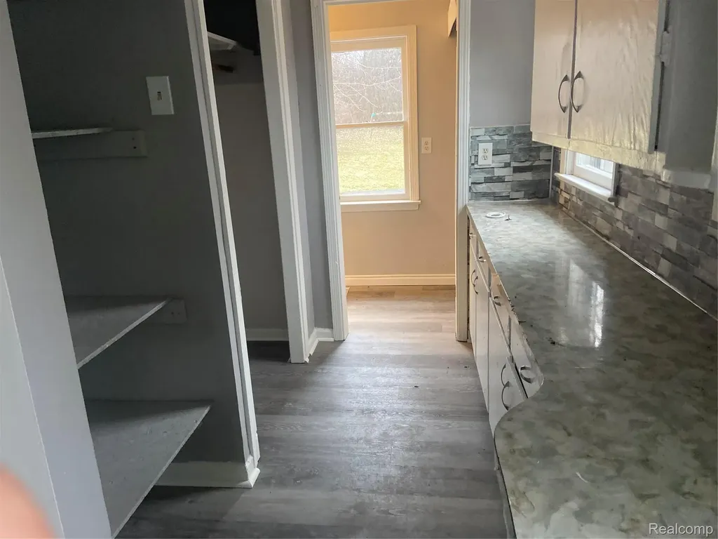 2064 Lavelle Road Flint Charter Township MI 48504