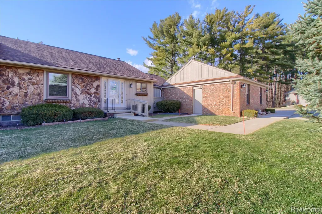 9780 Cambridge Court Cambridge Court Green Oak Township MI 48178
