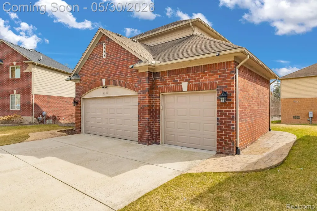 4122 Hawks Nest Road Shelby Charter Township MI 48317