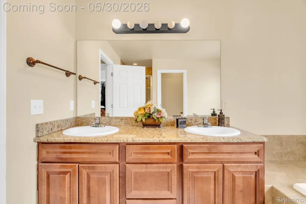 4122 Hawks Nest Road Shelby Charter Township MI 48317