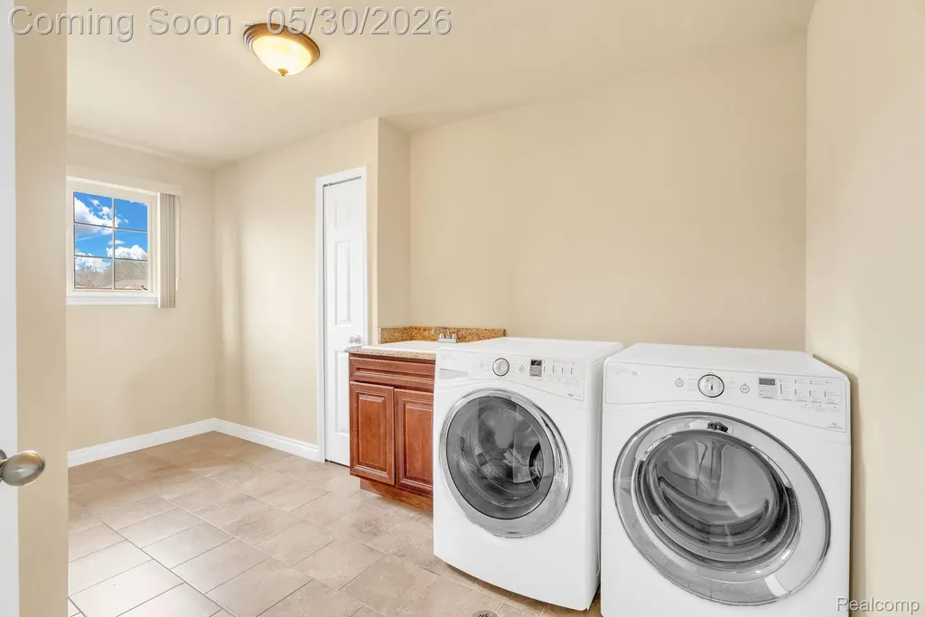 4122 Hawks Nest Road Shelby Charter Township MI 48317