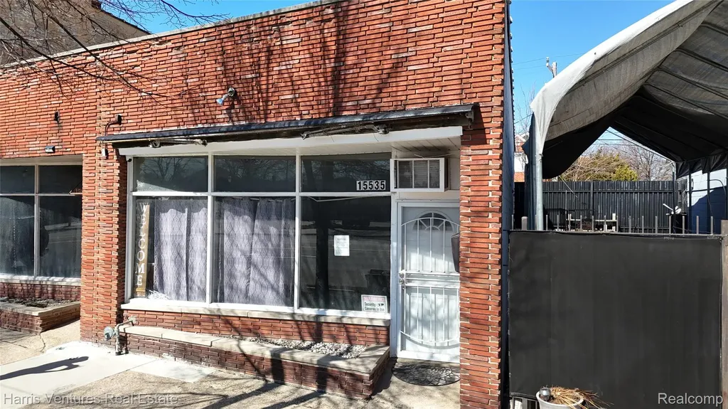 15535 Mack Avenue Detroit City MI 48224