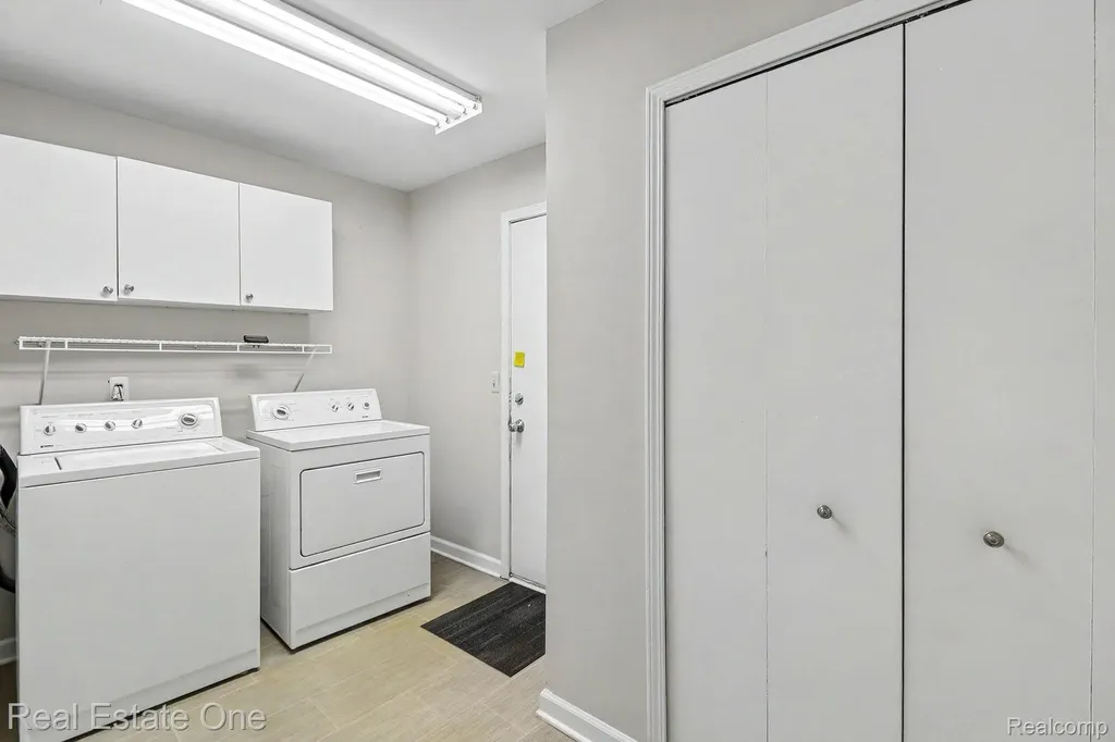 6617 Chimney Sweep West Bloomfield Charter Township MI 48322