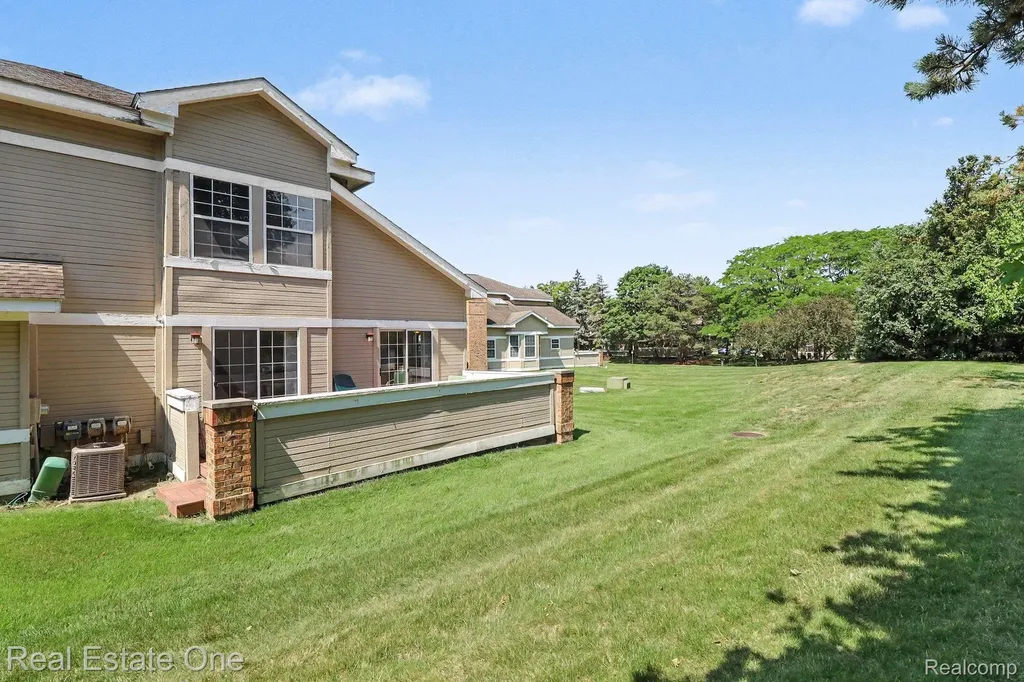 6617 Chimney Sweep West Bloomfield Charter Township MI 48322