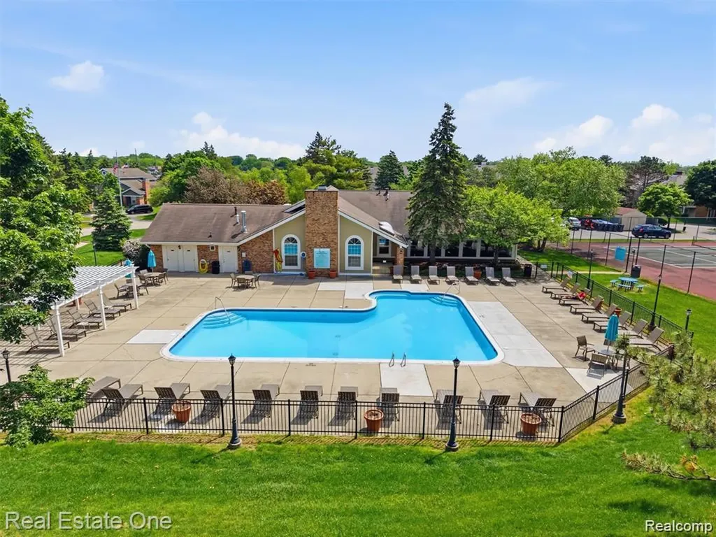 6617 Chimney Sweep West Bloomfield Charter Township MI 48322