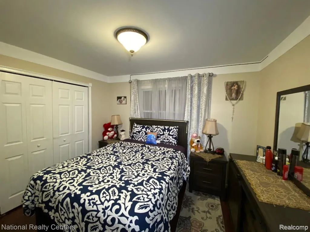 2106 Oakcrest Road Sterling Heights City MI 48310