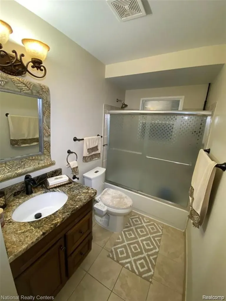 2106 Oakcrest Road Sterling Heights City MI 48310