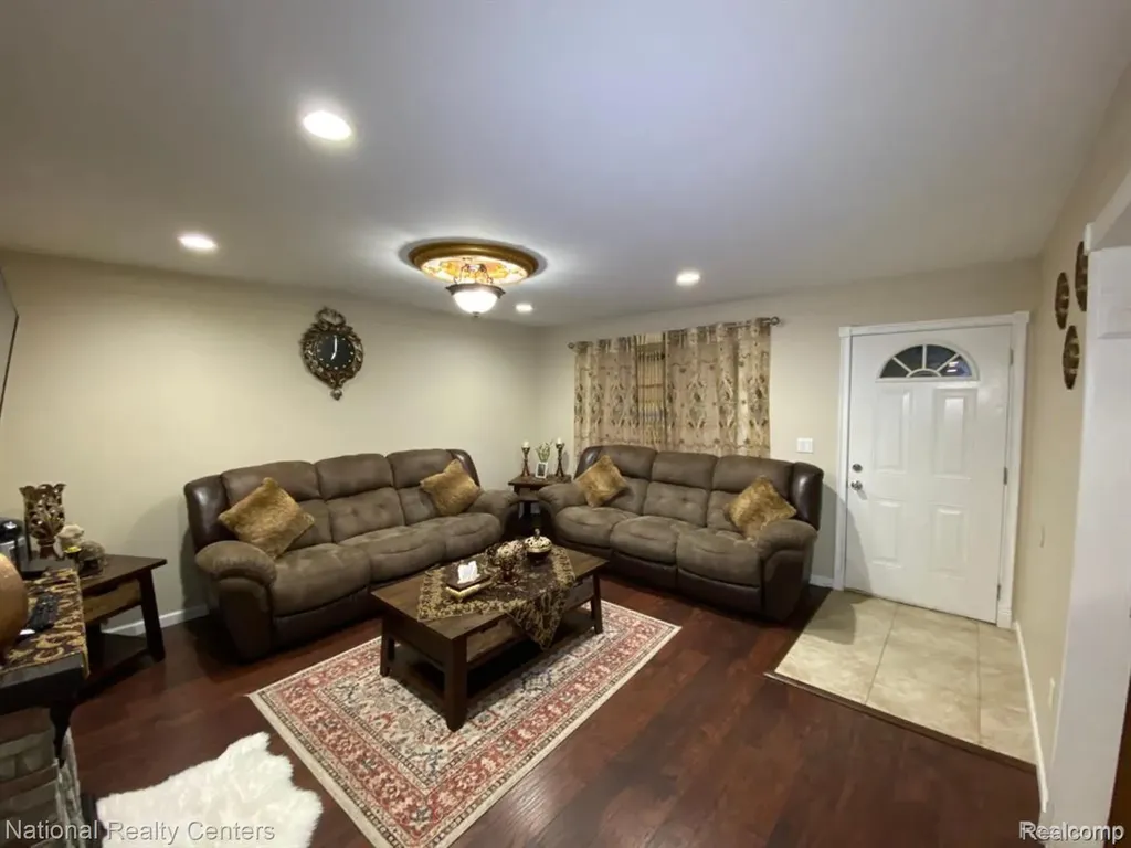 2106 Oakcrest Road Sterling Heights City MI 48310