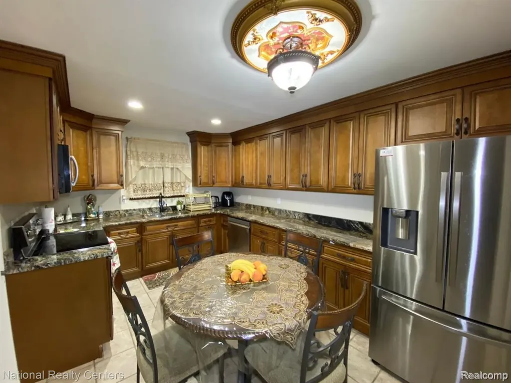 2106 Oakcrest Road Sterling Heights City MI 48310