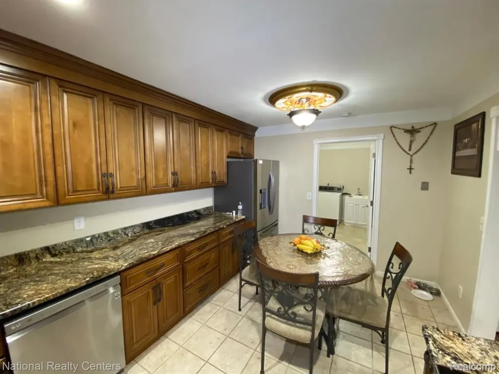 2106 Oakcrest Road Sterling Heights City MI 48310
