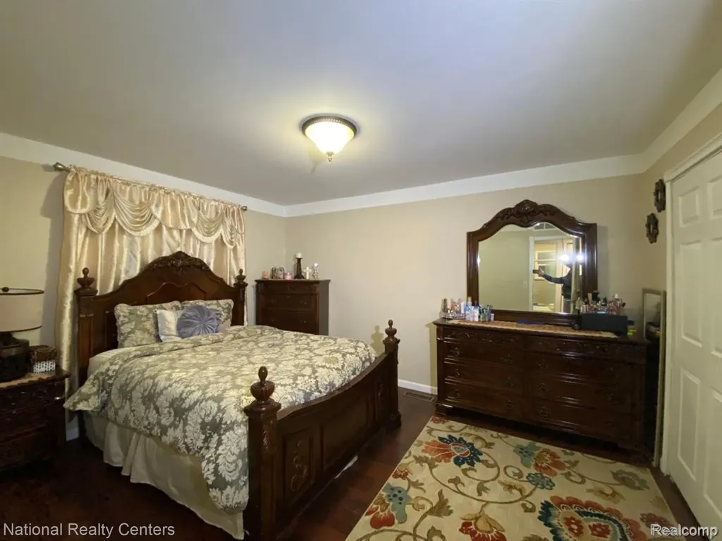 2106 Oakcrest Road Sterling Heights City MI 48310