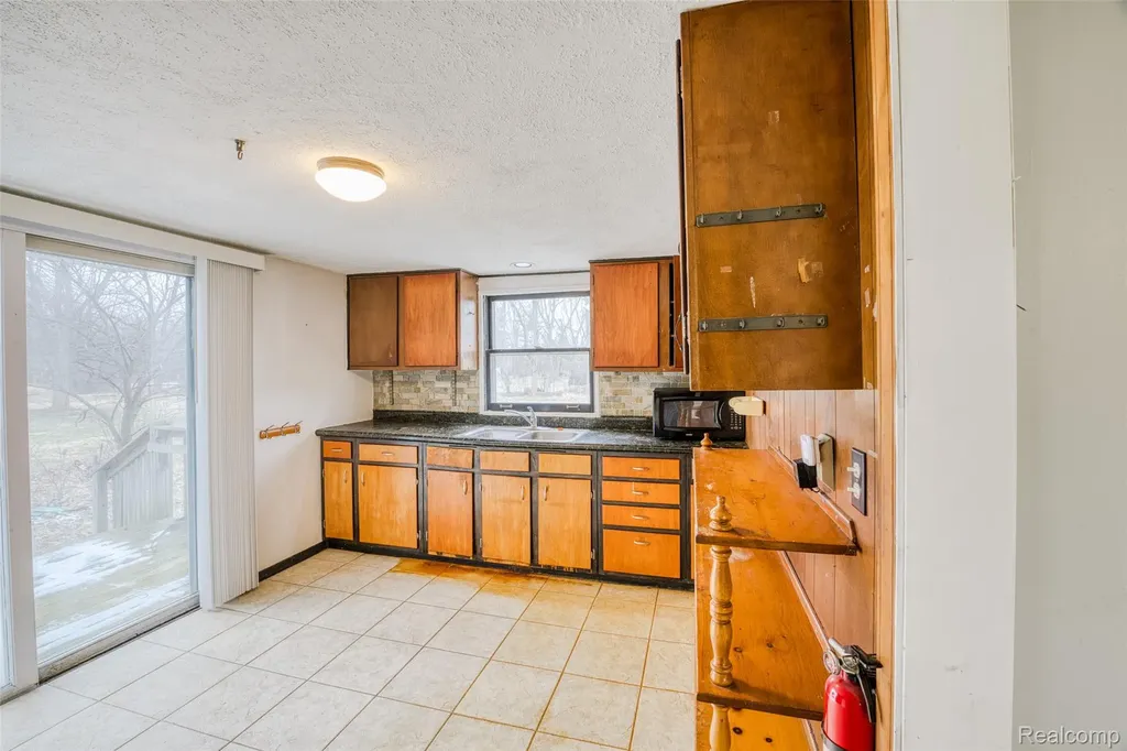 23675 Novi Road Novi City MI 48375