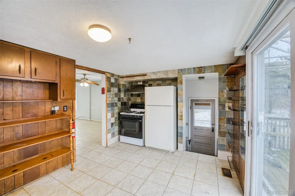 23675 Novi Road Novi City MI 48375