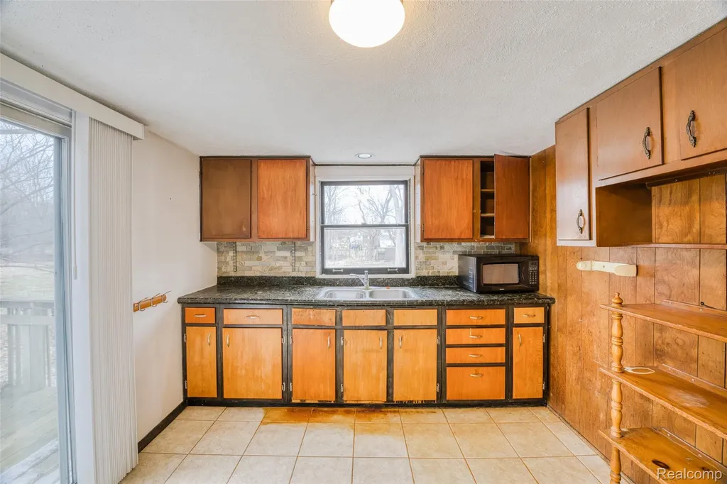 23675 Novi Road Novi City MI 48375