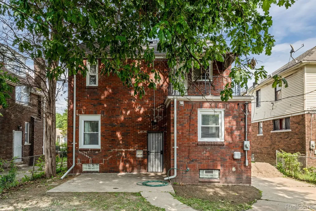 5957 Three Mile Drive Detroit City MI 48224