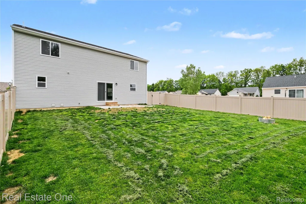2273 Apple Tree Drive Burton City MI 48519