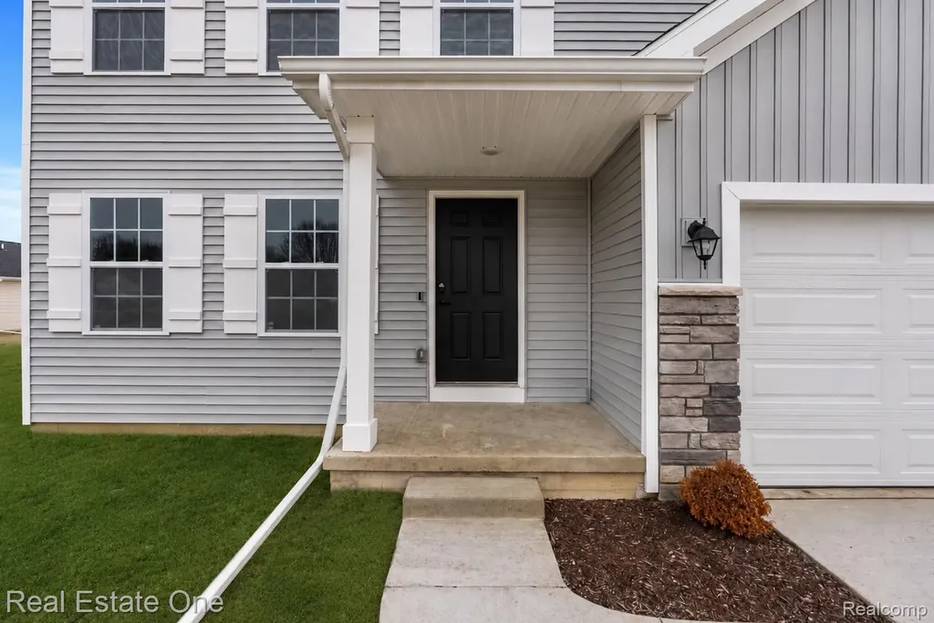2273 Apple Tree Drive Burton City MI 48519